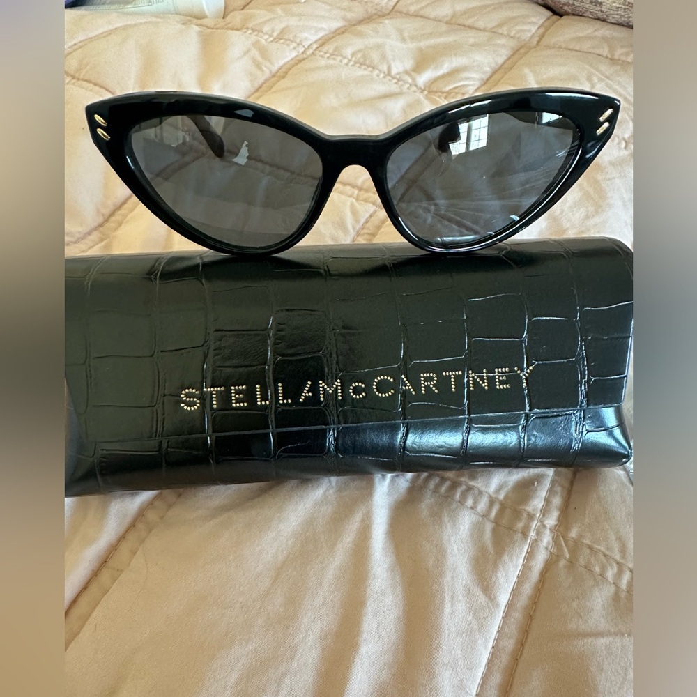 Stella McCartney cat sunglasses 🕶️